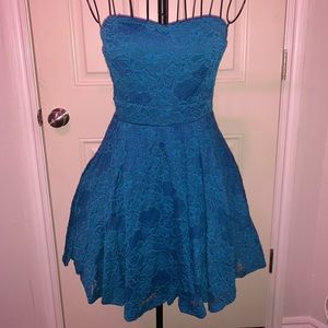 Blue strapless short dress